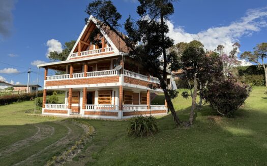 Chalet en arriendo vía San Pedro de los Milagros