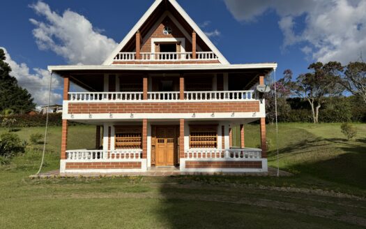 Chalet en arriendo vía San Pedro de los Milagros