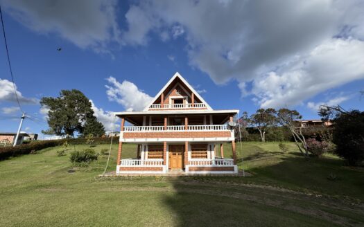 Chalet en arriendo vía San Pedro de los Milagros